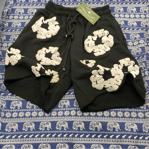 Denim Tears Shorts Black The Cotton Wreath
Sweatshirt Short XL - Picture 3 of 9